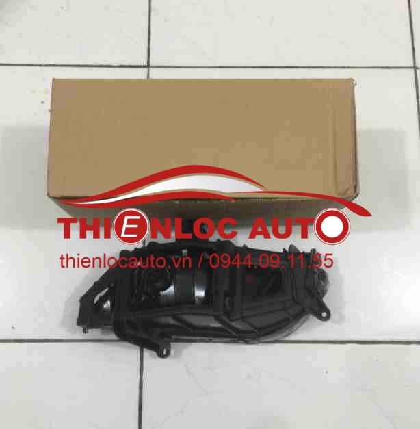 đèn gầm phải hyundai starex