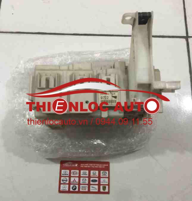 HỘP CẦU CHÌ TRONG XE TOYOTA ALTIS