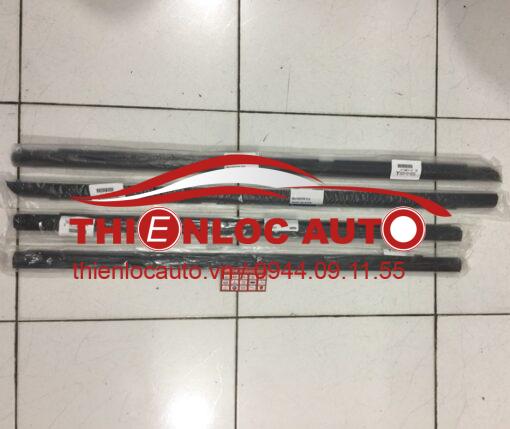 NẸP CHÂN KÍNH FORD LASER