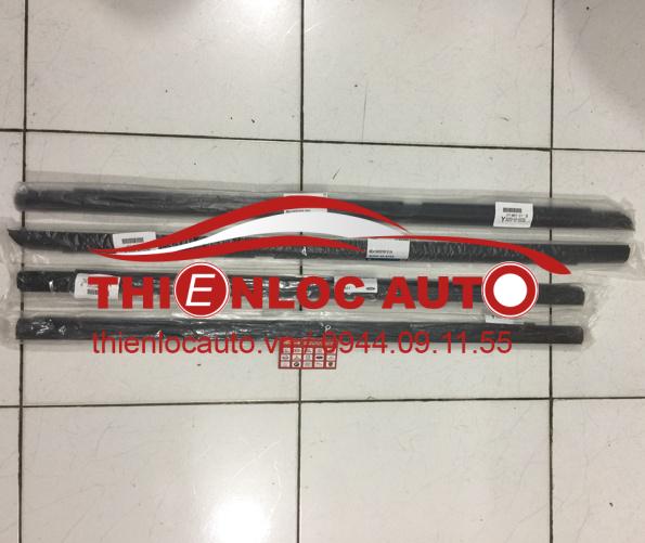 NẸP CHÂN KÍNH FORD LASER