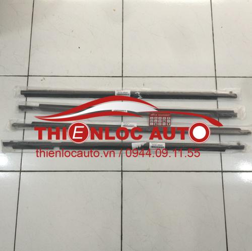 NẸP CHÂN KÍNH TOYOTA RAV4