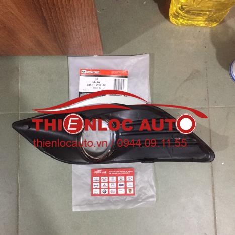 ỐP ĐÈN GẦM PHẢI FORD FOCUS