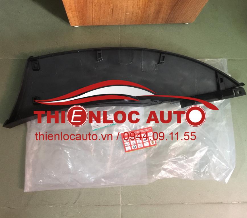 ỐP PHỒNG HÔNG XE MIẾNG SAU TOYOTA FORTUNER