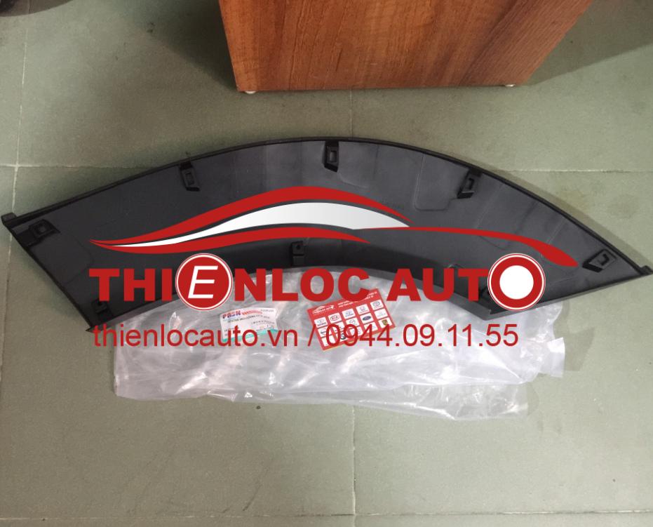 ỐP PHỒNG HÔNG XE MIẾNG TRƯỚC TOYOTA FORTUNER