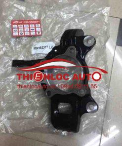 NGÕNG MOAY Ơ TRƯỚC TRÁI MITSUBISHI TRITON
