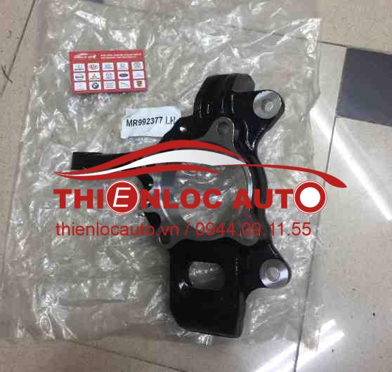 NGÕNG MOAY Ơ TRƯỚC TRÁI MITSUBISHI TRITON